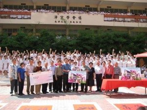 2007 年巴生兴华中学响应独中“家家十元”筹款运动，捐献马币4万元予林连玉纪念馆建设基金。