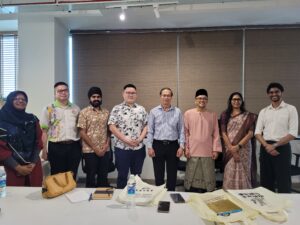 Foto berkumpulan Ho Chee Leong，Bendahari LLG（ke-4 dari kanan ）, dengan Nur Ain sumaiyah (moderator, pertama dari kiri) dan Joanes Lukas, CEO HCF (ke-3 dari kanan), Harmit Singh, Naib Pengerusi GBSM（ke-3 dari kiri）,Eow Shiang Yen, Setiausaha Agung, Persatuan Belia Buddhist Malaysia（ke-2 dari kiri）, Ng Chee Siang, Setiausaha Persekutuan Pertubuhan Agama Tao Malaysia（ke-4 dari kiri）, Paramesvari Ramasamy , Ahli majlis pusat, Hindu Sangam（ke-2 dari kanan）, dan Abishek Josue Emmanuel（pertama dari kanan）.